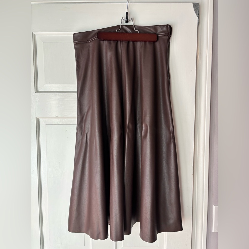 Banana republic, chocolate, faux, leather, midi skirt size 8 NWT